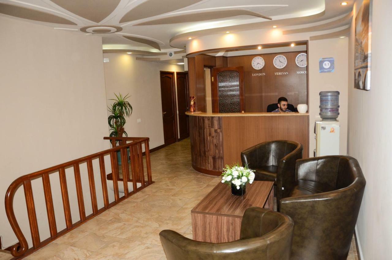 Prime Hotel Tours Erevan Esterno foto