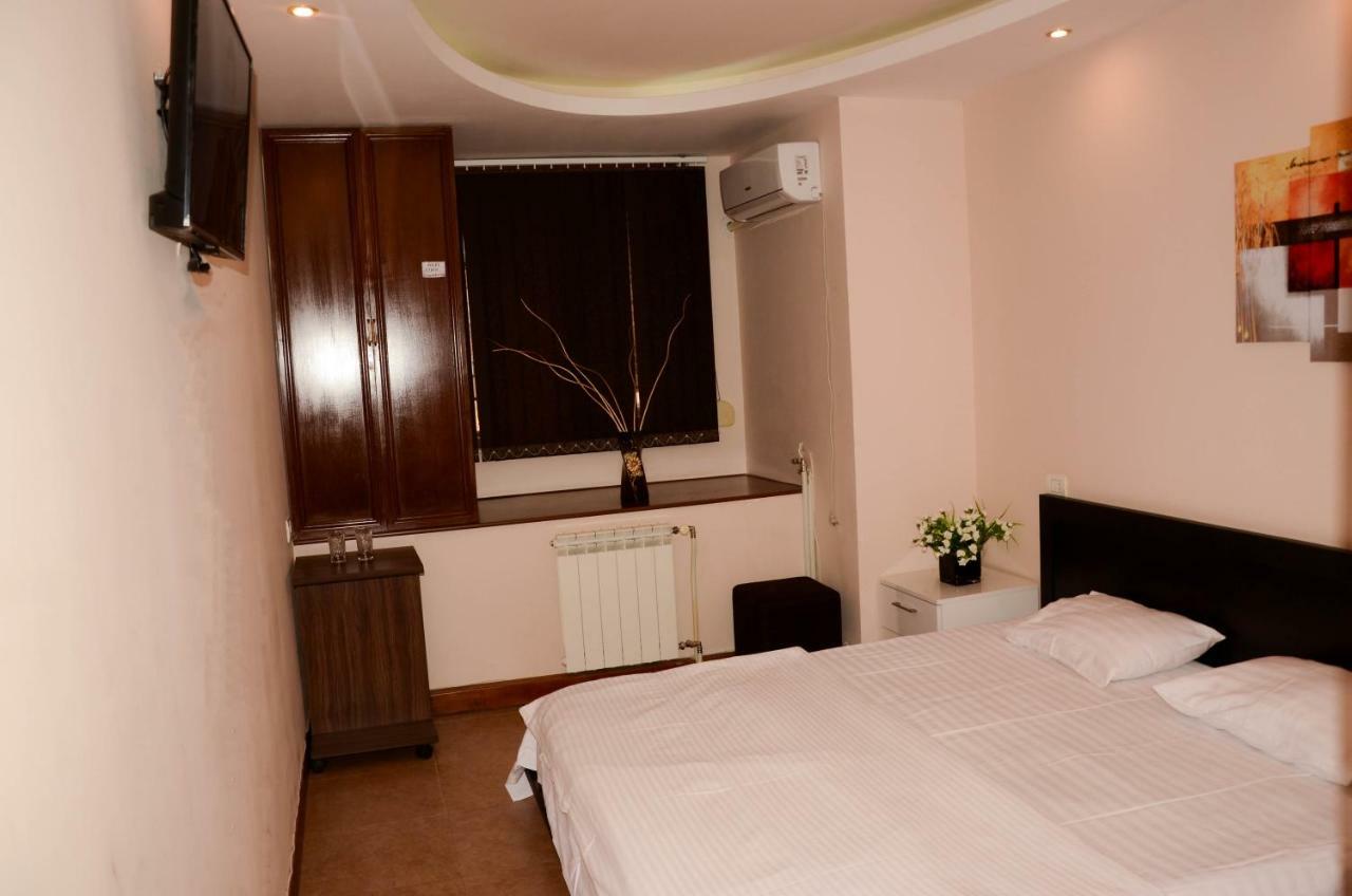 Prime Hotel Tours Erevan Esterno foto