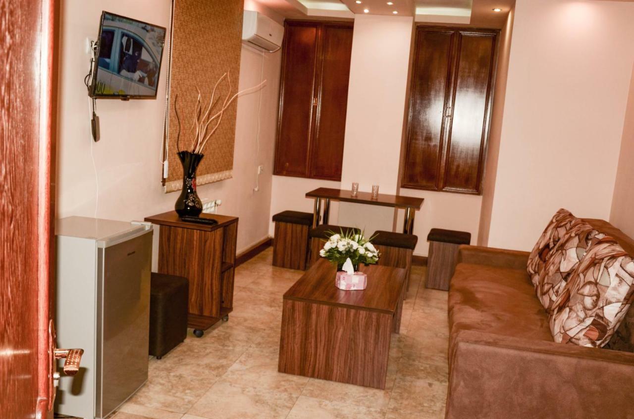 Prime Hotel Tours Erevan Esterno foto