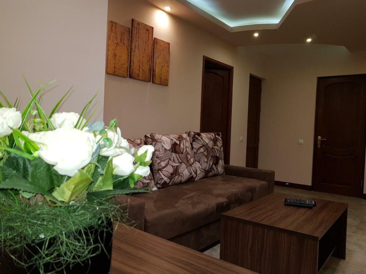 Prime Hotel Tours Erevan Esterno foto
